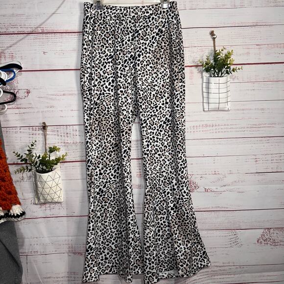 High Waisted Leopard Boutique Bell Bottoms | Size Large - Picture 1 of 3
